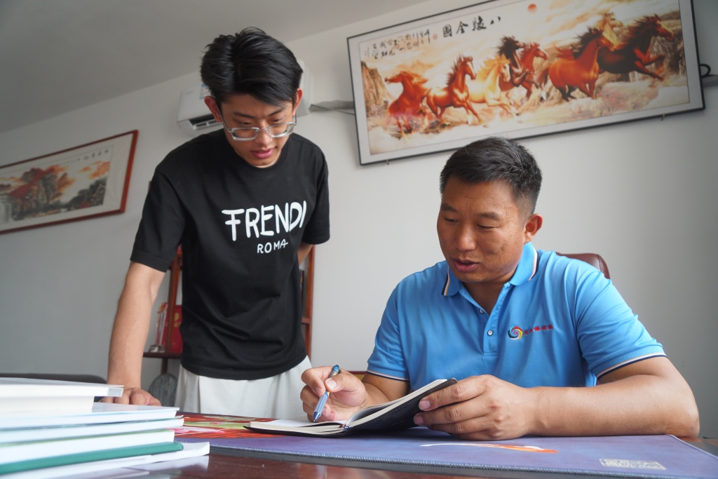 新闻周刊丨大学归来，扎根田间，争当头雁！返乡高管土专家，镀金升级新农人