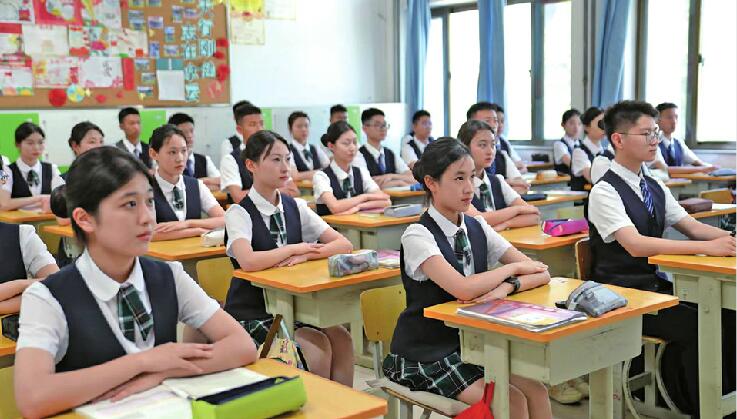 不可替代的“七中情”这样写就！这所校园，让十五六岁的孩子绽放最美的光