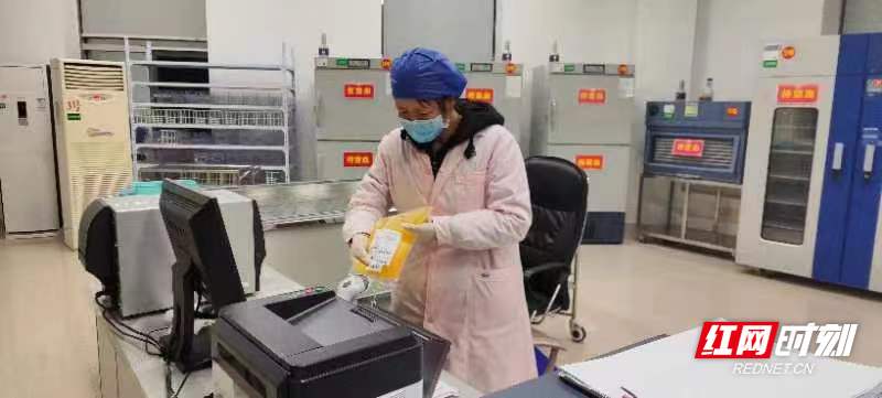 世界献血者日无偿献血让爱延续,热烈庆祝第十八个世界献血者日