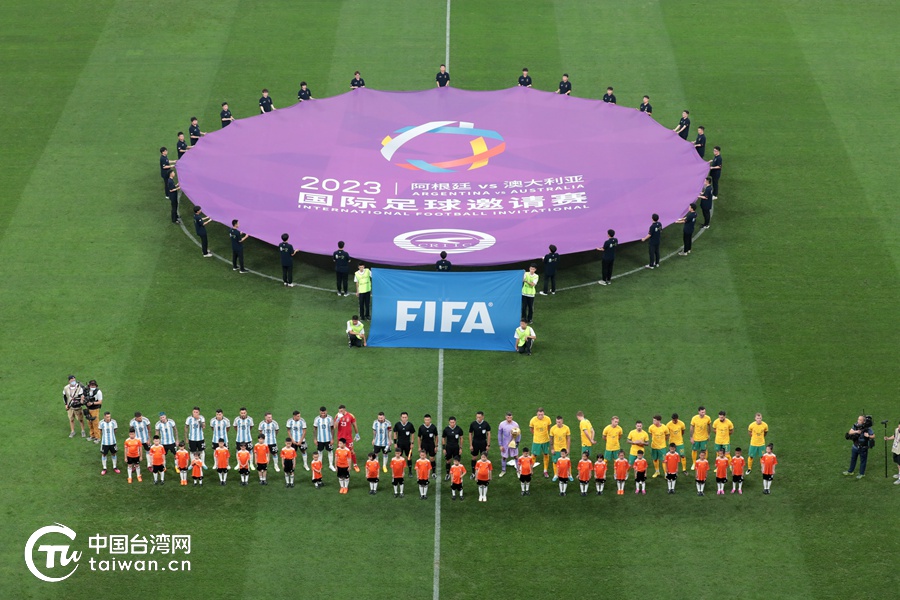 梅西闪击阿根廷半场1-0领先,梅西在阿根廷的霸气时刻