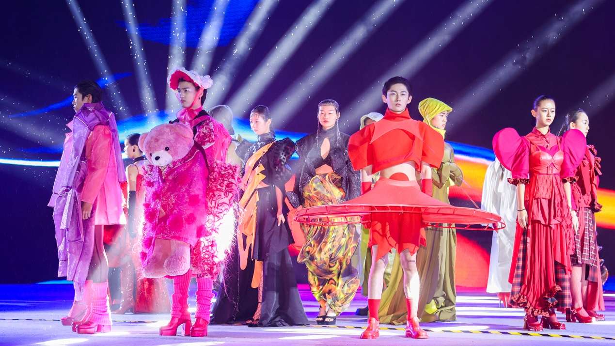 “画·时代”湖北美术学院毕业季开启