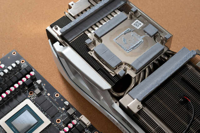 不惜堆料的旗舰“芯”王，索泰GeForceRTX4090PGFOC显卡评测