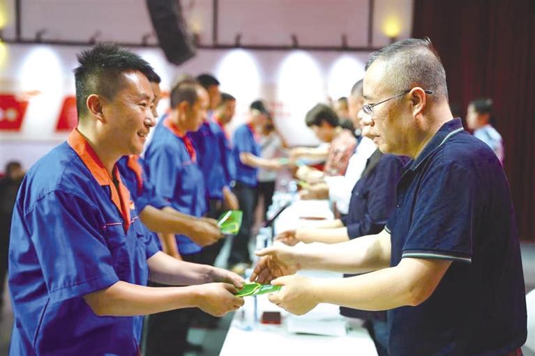 凝心聚力汇聚发展合力,携手聚力谋发展共绘蓝图创新篇