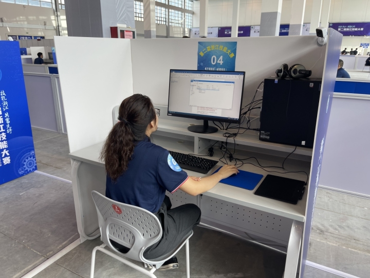 这里的电子竞技员“不打游戏”