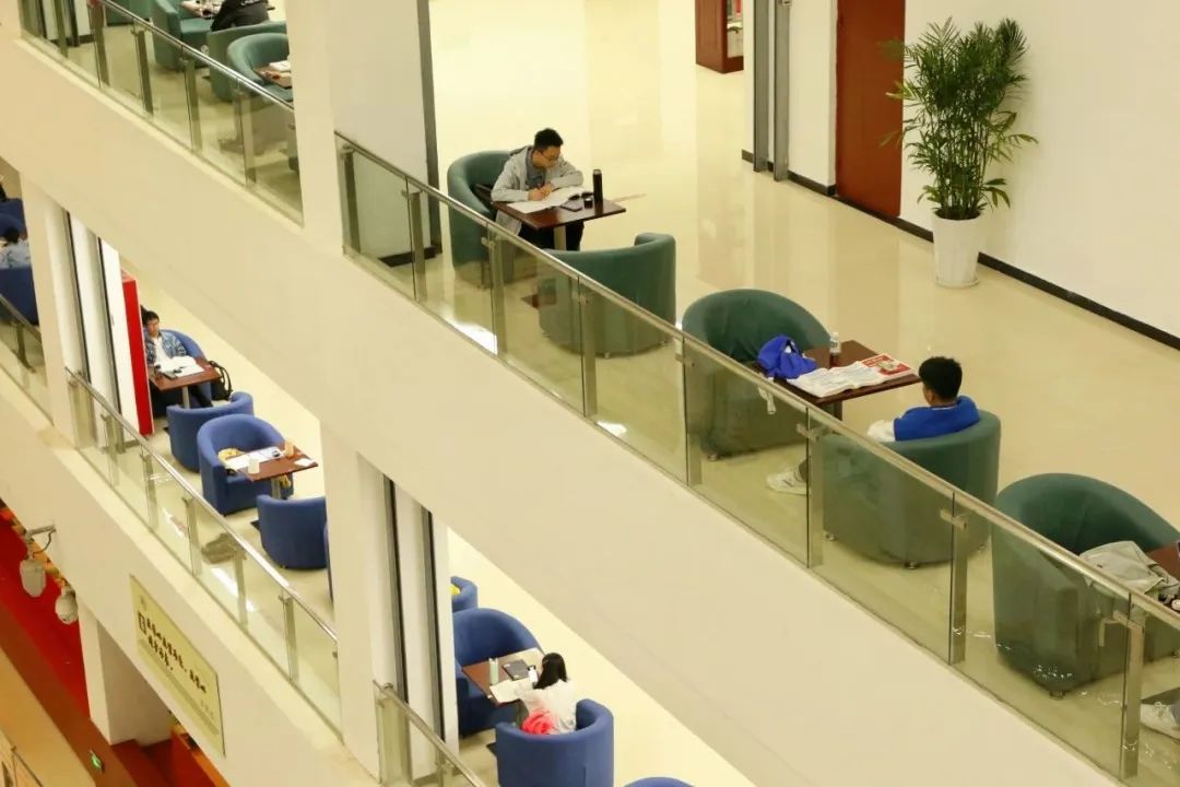 河南郑州师范校招,信阳师范学院在河南能招多少人