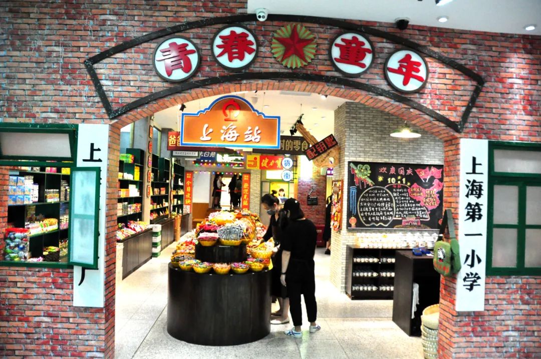 零食店铺最近为什么一下火起来了,为什么市面上出现大量零食店铺