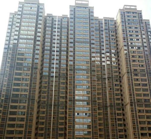 小里帮忙|丰足家园楼房逃生通道门打不开，官方：情况属实整改中