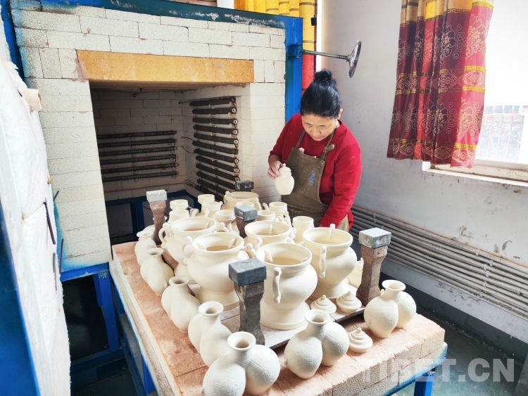 察雅黑陶,察雅县黑陶