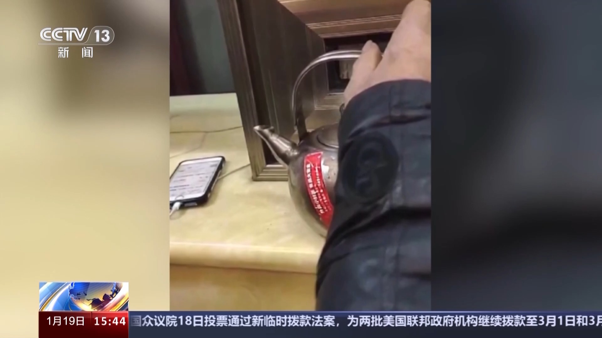 男子吃饭误喝酒精,男子误喝酒中毒