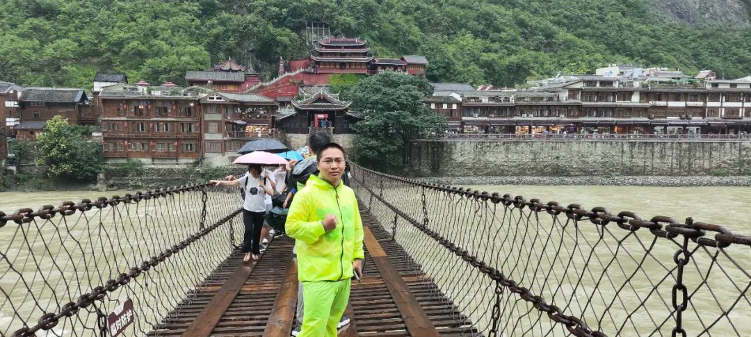 28岁河南小伙11天骑行300公里,浙江2015小伙骑行川藏线真实记录