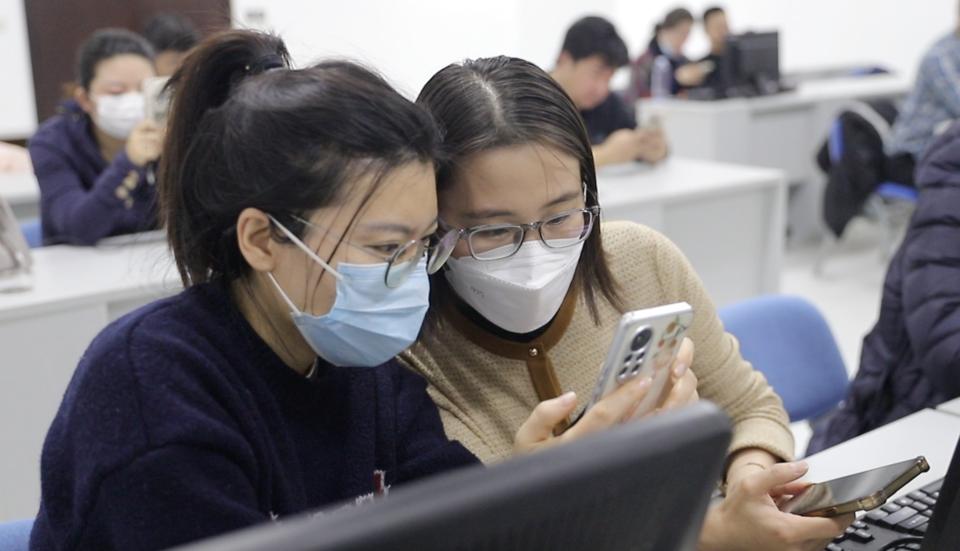 年轻人白天上班晚上学艺,夜校白天上班晚上学艺