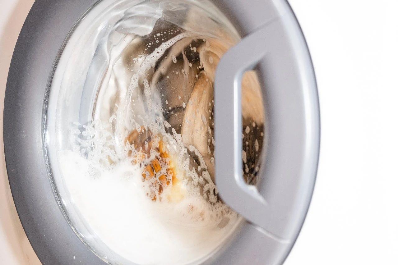 羽绒服被子收拾妙招,羽绒服存放不当有染色怎么去除